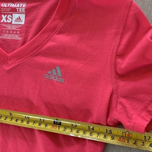 Adidas Ultimate Tee v-neck‎ t-shirt in pink size XS logo athletic - Picture 9 of 10